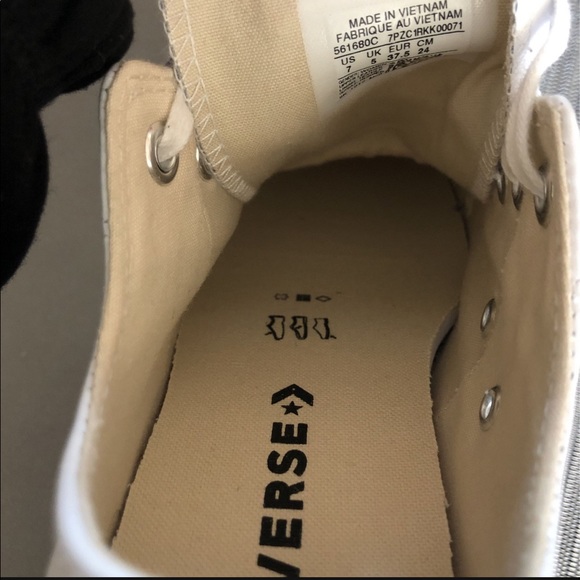 BRAND NEW NEVER WORN PLATFORM LEATHER CONVERSE! - Picture 4 of 4